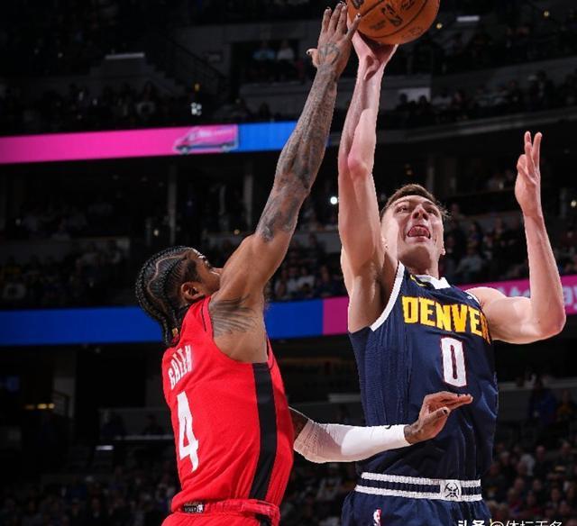 爱游戏体育官方网站-关于NBA季后赛激烈开战，强队如虹的信息